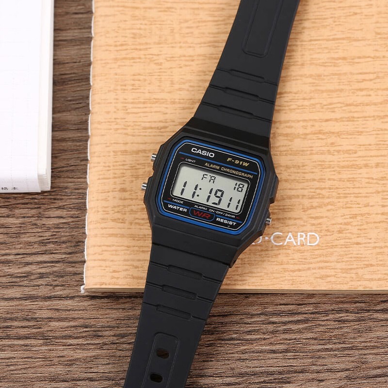 Watch Display Pillow - Casio F-91W-1 Modische Retro-Armbanduhr mit kleinem